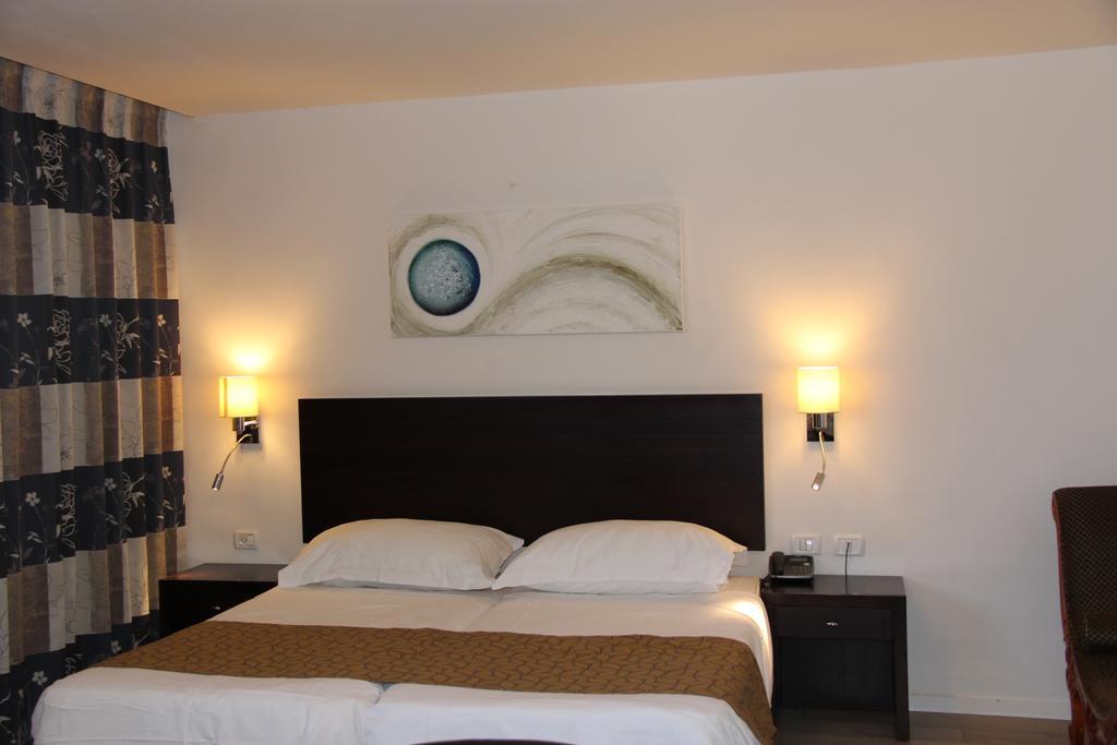 Restal Hotel Tiberias Exterior foto